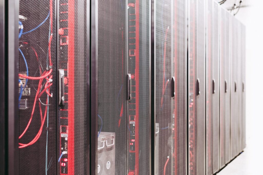 Serverové racky v datovém centru